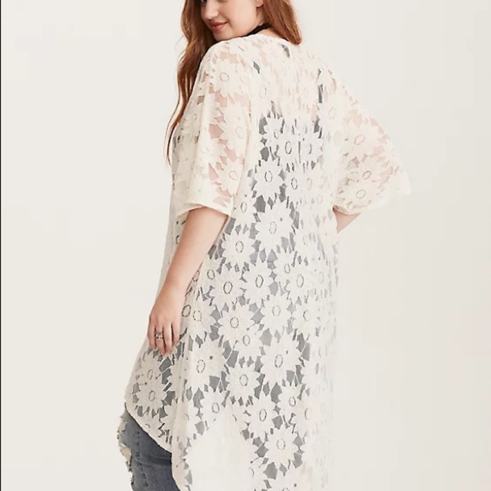NWT Plus Size Torrid Ivory Floral Lace Kimono